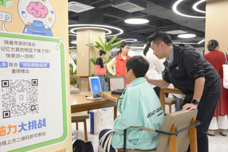 1728980730921397jwu6.jpg 黨建架橋梁 “養老”變“享老” 浙江東方旗下中韓人壽寫好“養老金融”大文章 認知癥篩查預防康復訓練.jpg