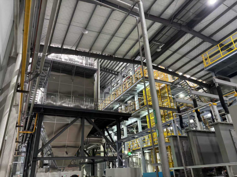 1757472122600460HHIL.jpg 東方產(chǎn)融投資企業(yè)英納新能源生產(chǎn)線.jpg